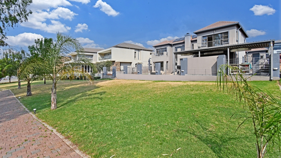 To Let 4 Bedroom Property for Rent in Blue Valley Golf Estate Gauteng