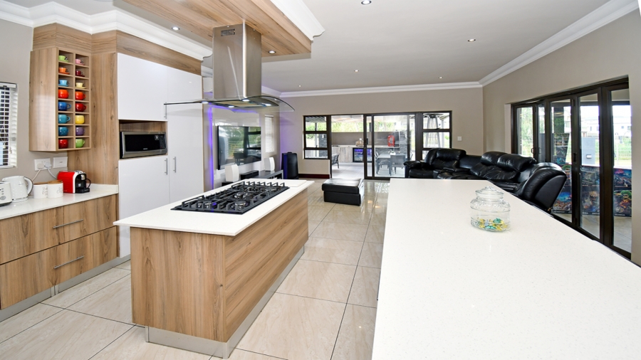 To Let 4 Bedroom Property for Rent in Blue Valley Golf Estate Gauteng
