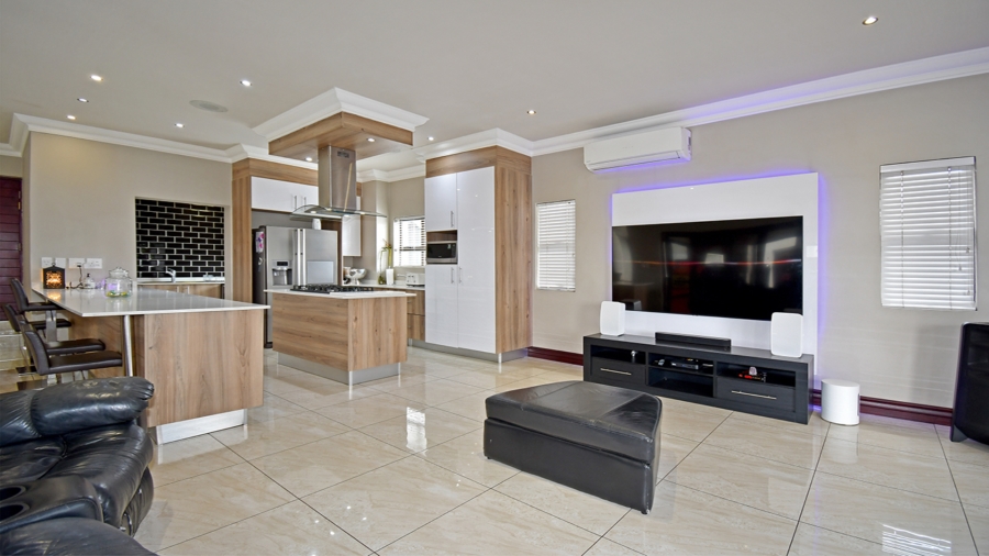 To Let 4 Bedroom Property for Rent in Blue Valley Golf Estate Gauteng