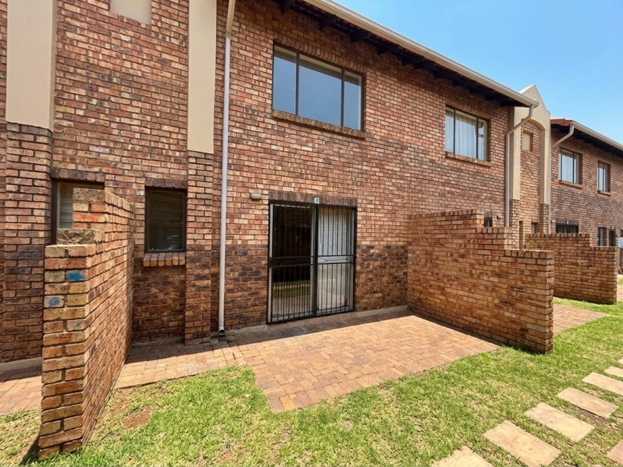 2 Bedroom Property for Sale in Halfway Gardens Gauteng
