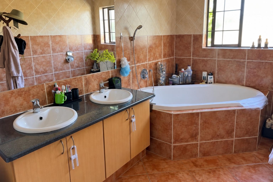 3 Bedroom Property for Sale in Thatchfield Close Gauteng