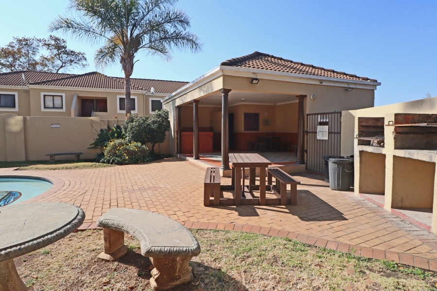 1 Bedroom Property for Sale in Robindale Gauteng
