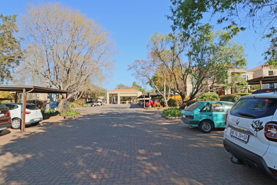 1 Bedroom Property for Sale in Robindale Gauteng