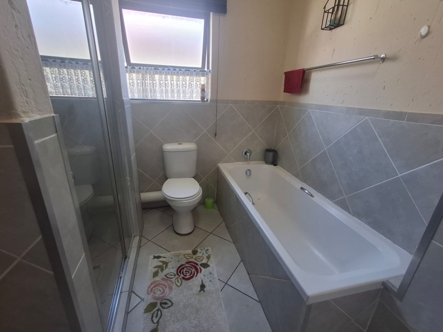 To Let 2 Bedroom Property for Rent in Goedeburg Gauteng