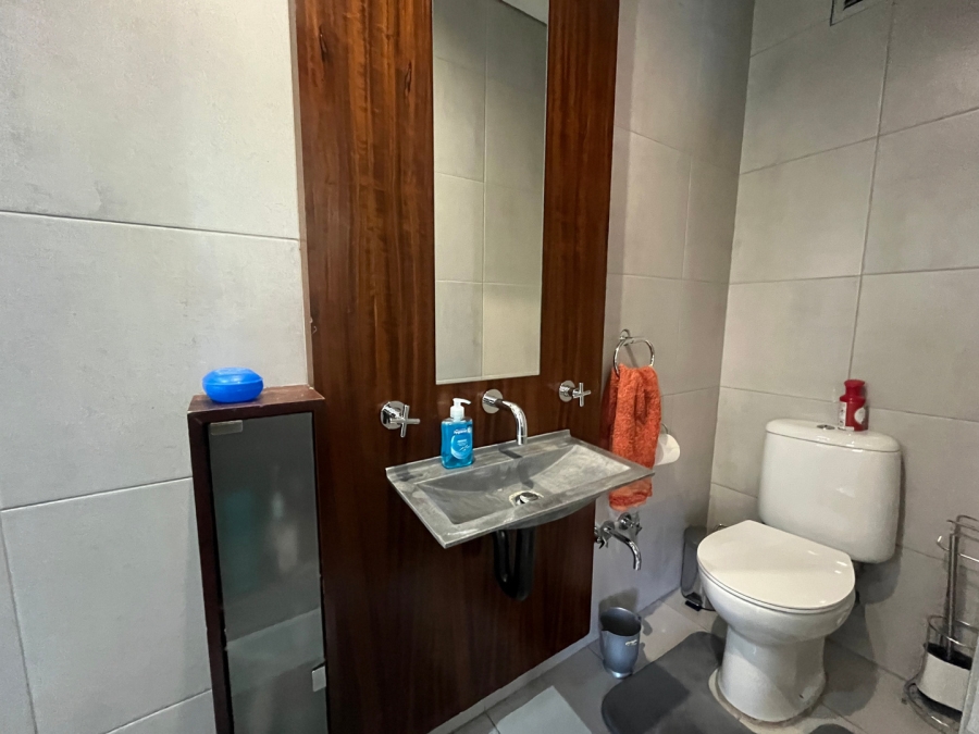 To Let 2 Bedroom Property for Rent in Atholl Gauteng