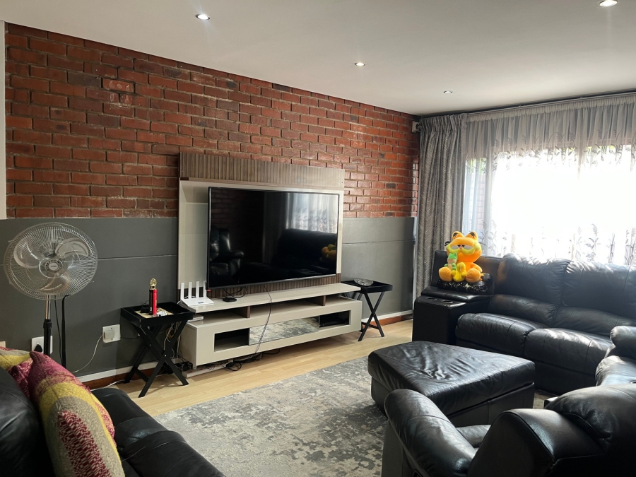 To Let 2 Bedroom Property for Rent in Atholl Gauteng