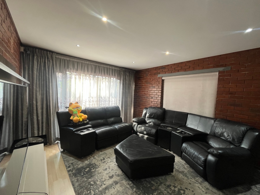 To Let 2 Bedroom Property for Rent in Atholl Gauteng