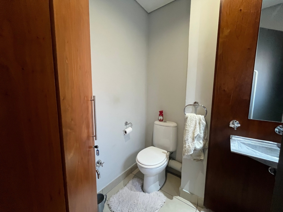 To Let 2 Bedroom Property for Rent in Atholl Gauteng