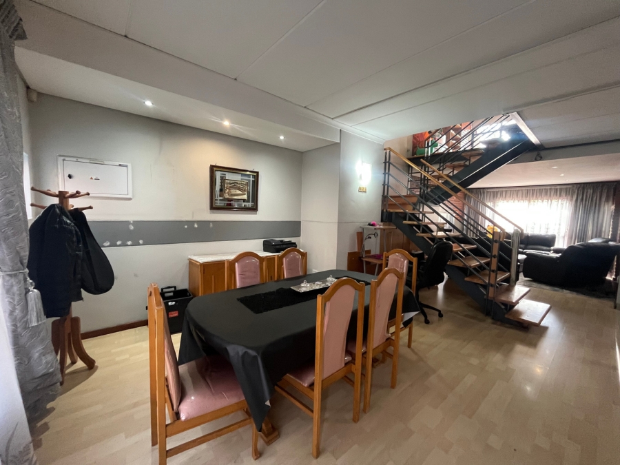 To Let 2 Bedroom Property for Rent in Atholl Gauteng