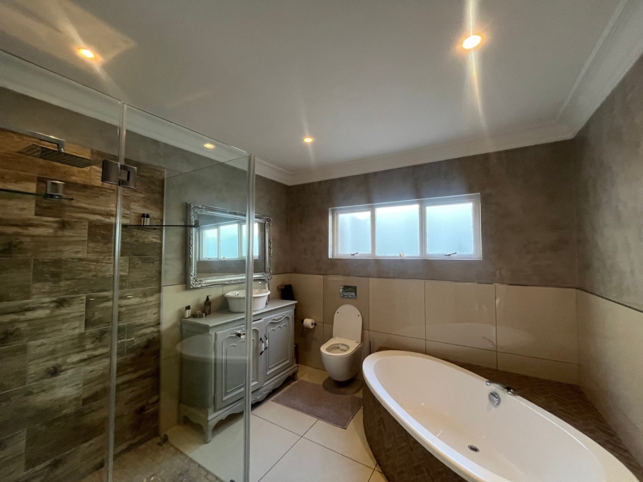 5 Bedroom Property for Sale in Hyde Park Gauteng
