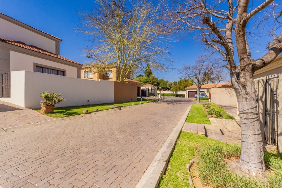 3 Bedroom Property for Sale in Douglasdale Gauteng