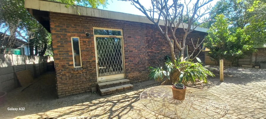 6 Bedroom Property for Sale in Wonderboom South Gauteng