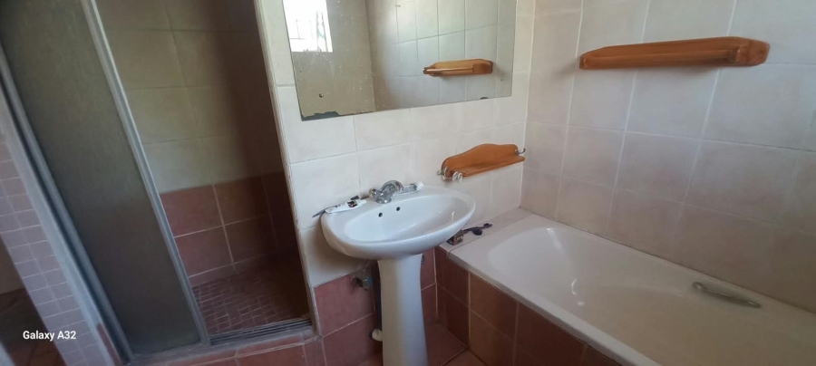 6 Bedroom Property for Sale in Wonderboom South Gauteng