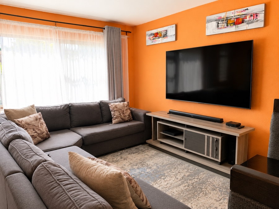 To Let 2 Bedroom Property for Rent in Sonneglans Gauteng