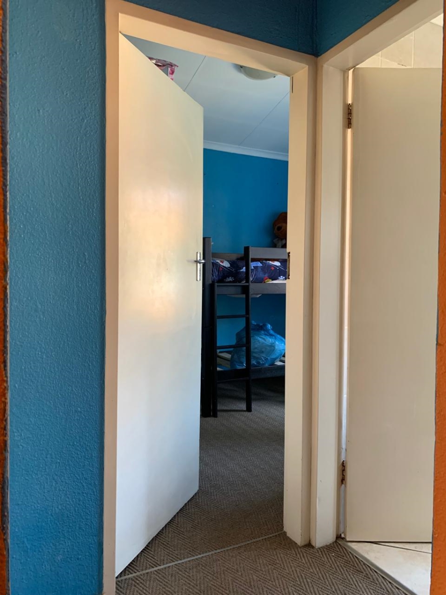 To Let 2 Bedroom Property for Rent in Sonneglans Gauteng