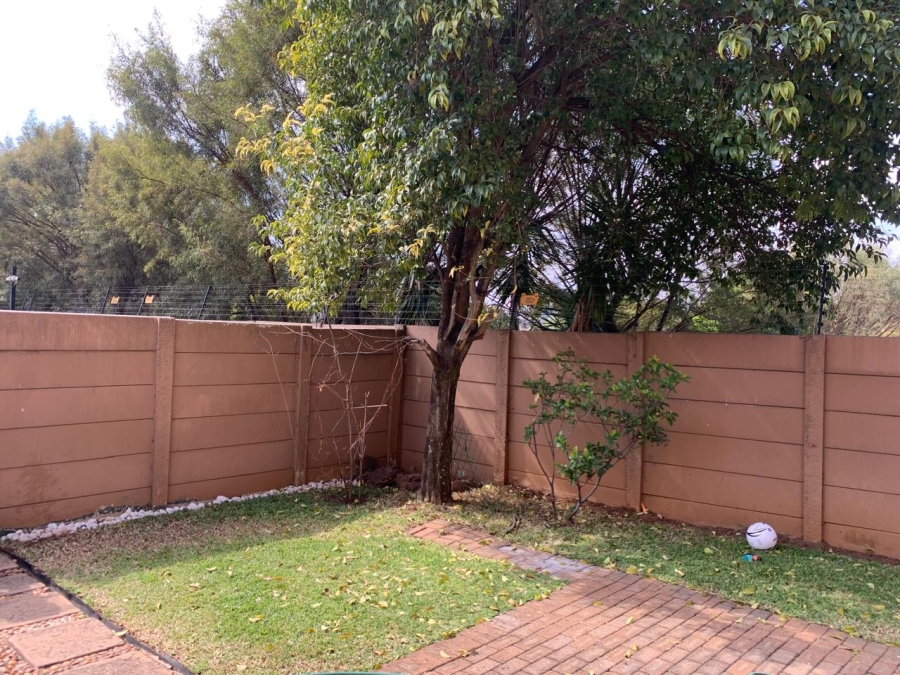 To Let 2 Bedroom Property for Rent in Sonneglans Gauteng
