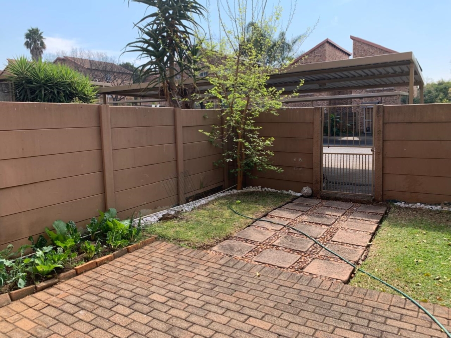To Let 2 Bedroom Property for Rent in Sonneglans Gauteng