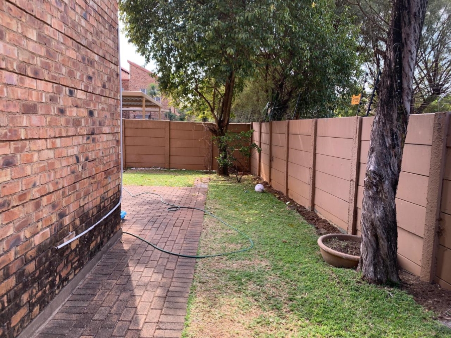 To Let 2 Bedroom Property for Rent in Sonneglans Gauteng