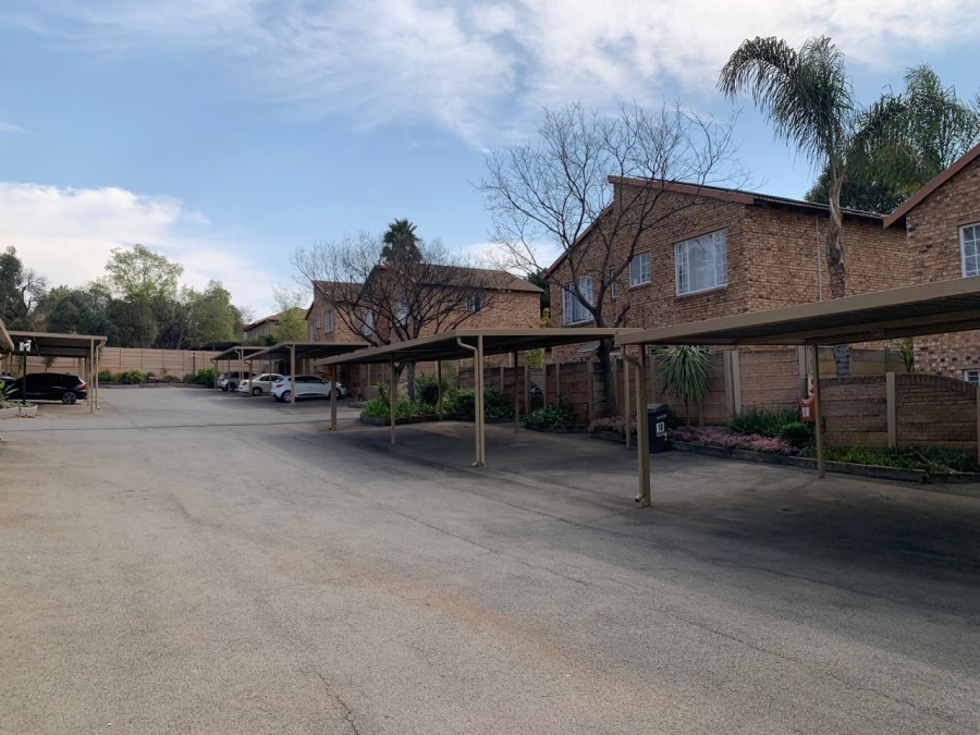 To Let 2 Bedroom Property for Rent in Sonneglans Gauteng
