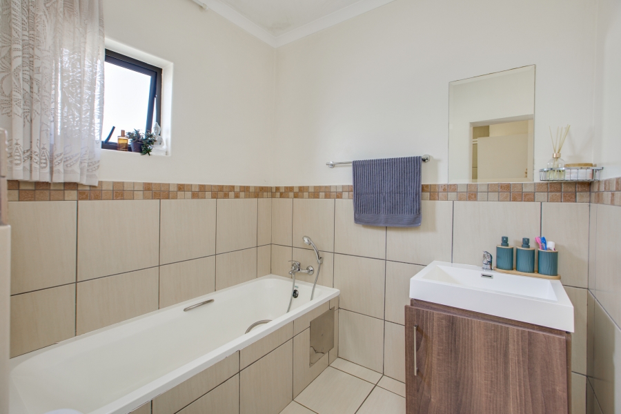 3 Bedroom Property for Sale in Barbeque Downs Gauteng