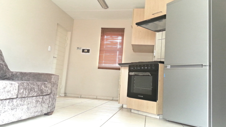 To Let 2 Bedroom Property for Rent in Lakefield Gauteng