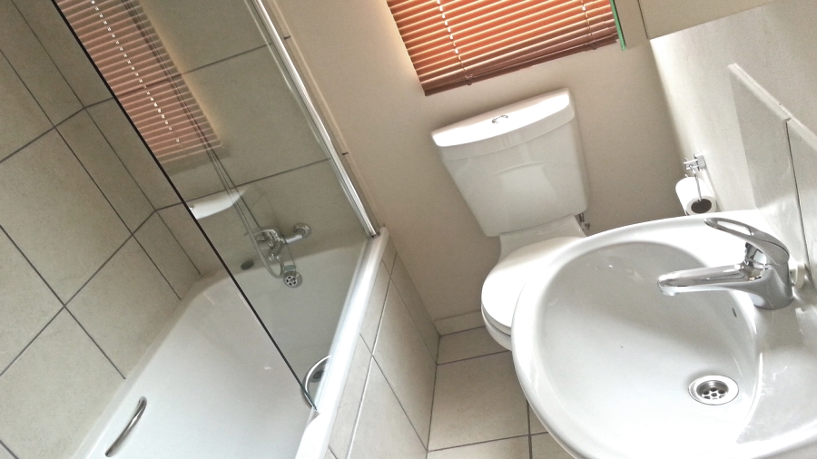 To Let 2 Bedroom Property for Rent in Lakefield Gauteng
