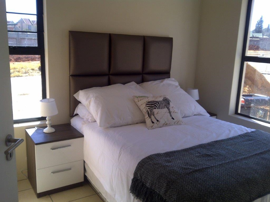 To Let 2 Bedroom Property for Rent in Lakefield Gauteng