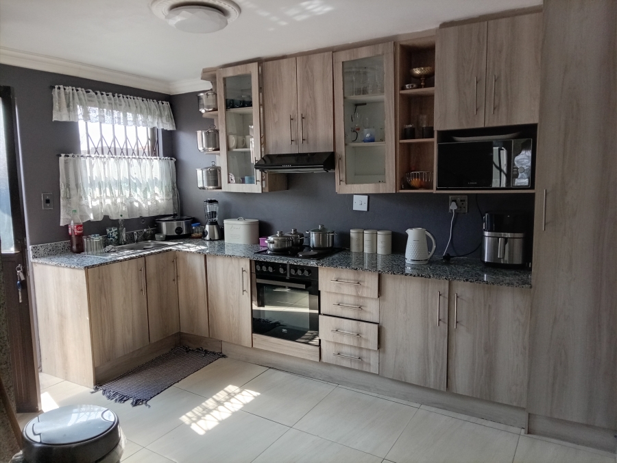 5 Bedroom Property for Sale in Lehae Gauteng