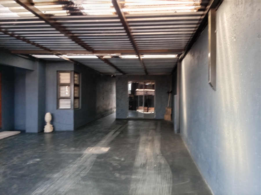 5 Bedroom Property for Sale in Lehae Gauteng