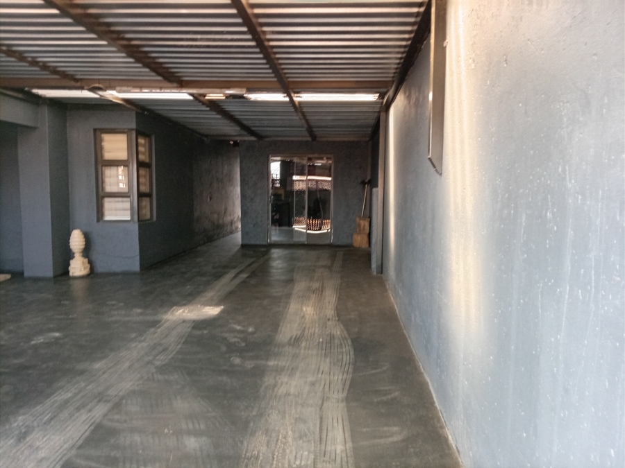 5 Bedroom Property for Sale in Lehae Gauteng