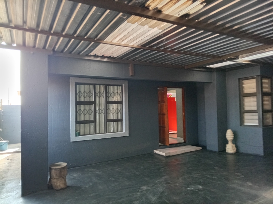 5 Bedroom Property for Sale in Lehae Gauteng