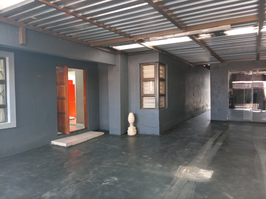 5 Bedroom Property for Sale in Lehae Gauteng