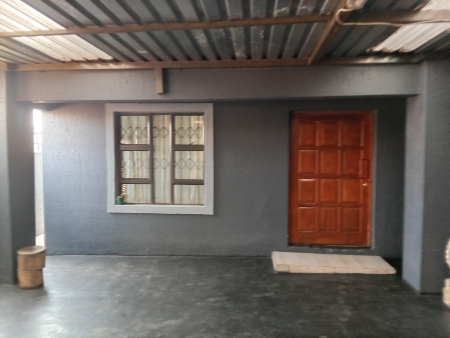 5 Bedroom Property for Sale in Lehae Gauteng