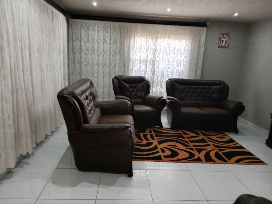 5 Bedroom Property for Sale in Lehae Gauteng