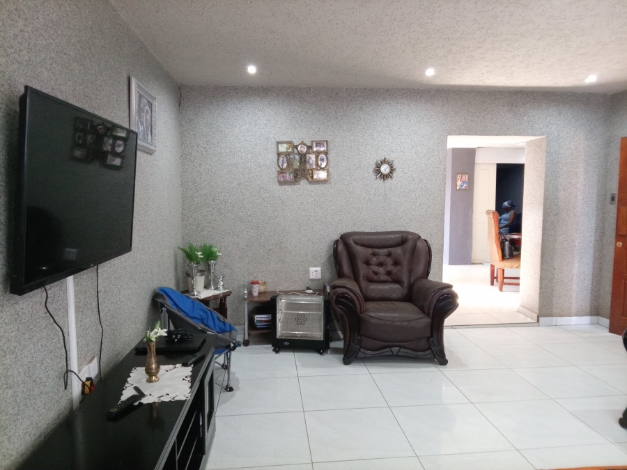 5 Bedroom Property for Sale in Lehae Gauteng