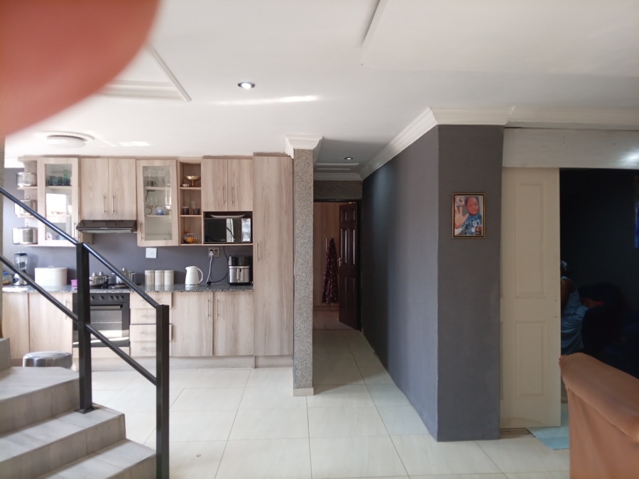 5 Bedroom Property for Sale in Lehae Gauteng