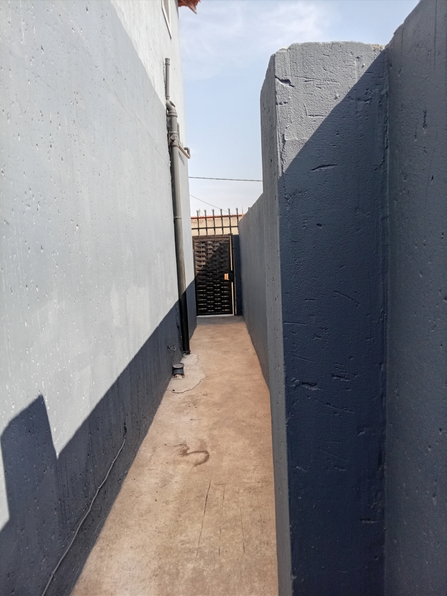 5 Bedroom Property for Sale in Lehae Gauteng