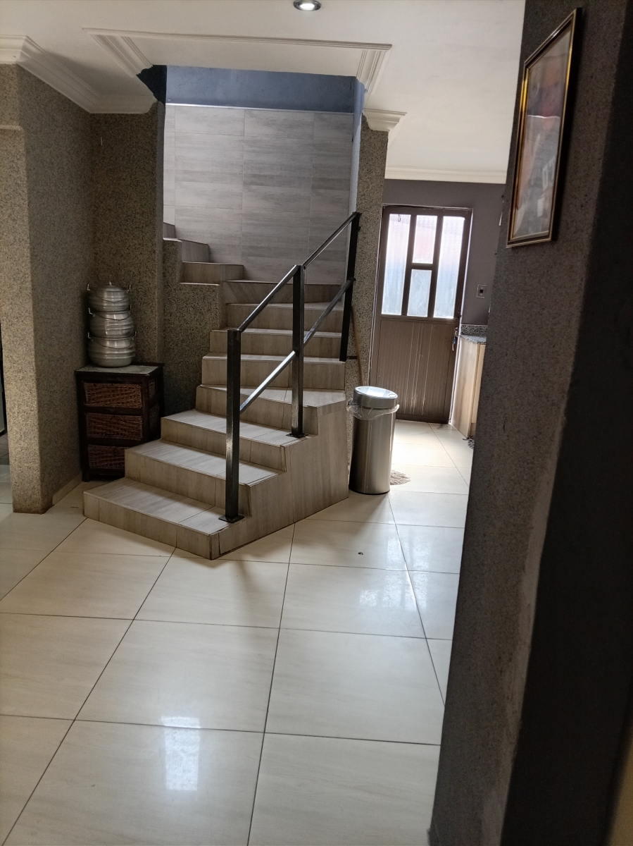 5 Bedroom Property for Sale in Lehae Gauteng