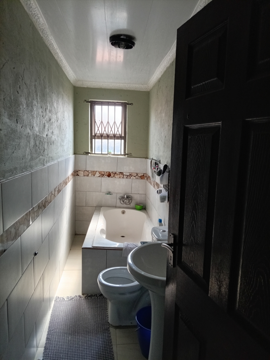 5 Bedroom Property for Sale in Lehae Gauteng
