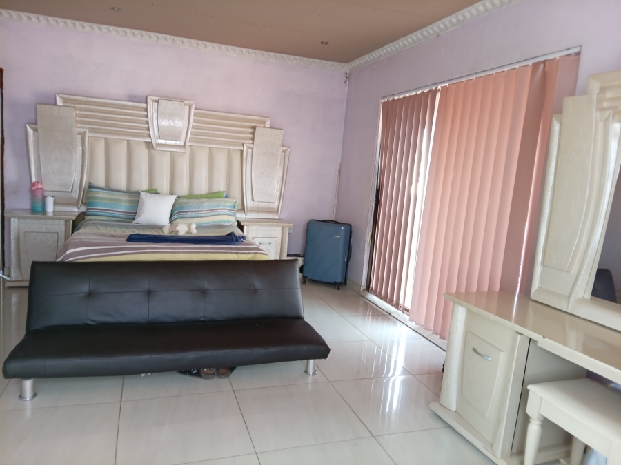 5 Bedroom Property for Sale in Lehae Gauteng