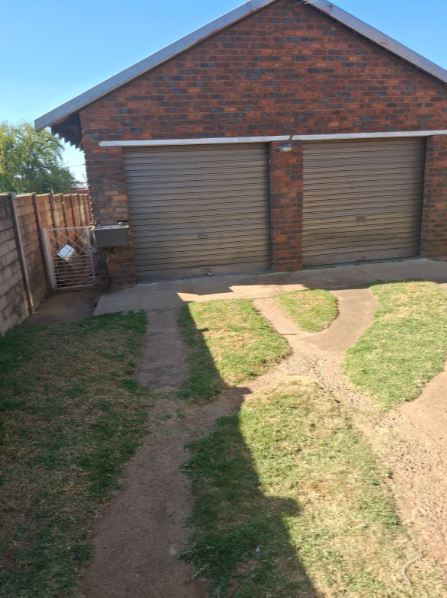 3 Bedroom Property for Sale in Middelvlei A H Gauteng