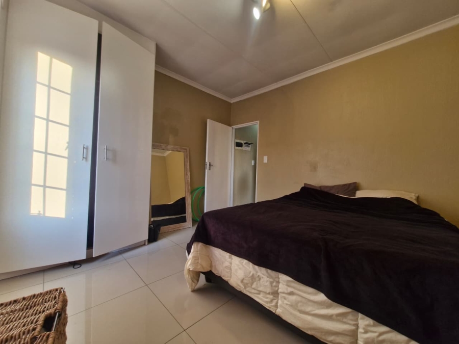 To Let 2 Bedroom Property for Rent in Strubensvallei Gauteng