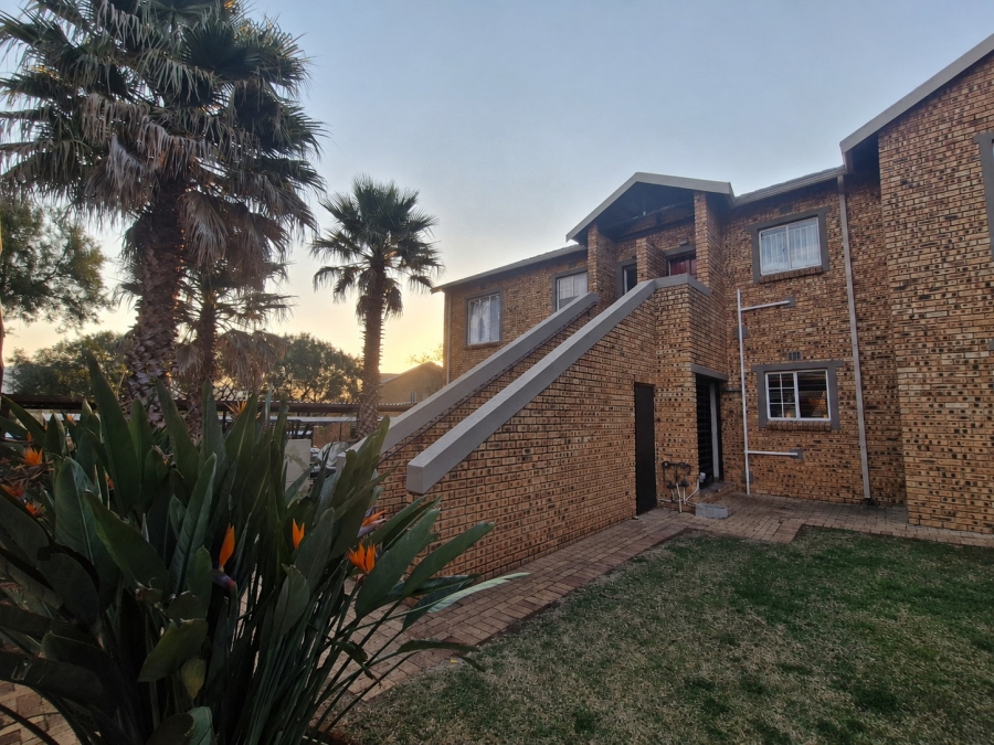 To Let 2 Bedroom Property for Rent in Strubensvallei Gauteng