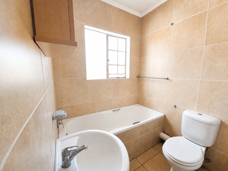 2 Bedroom Property for Sale in Andeon AH Gauteng