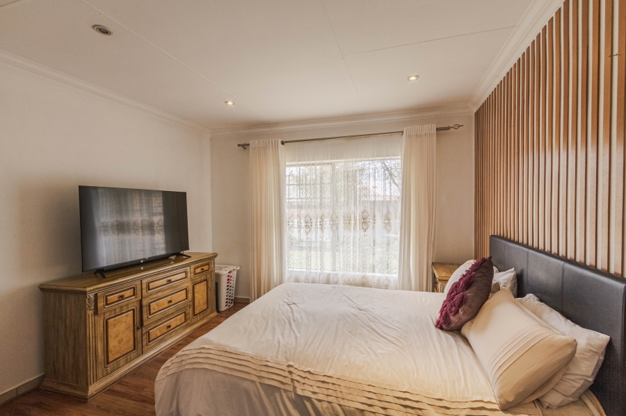 3 Bedroom Property for Sale in Silver Lakes Gauteng
