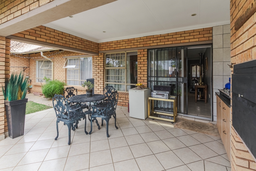 3 Bedroom Property for Sale in Silver Lakes Gauteng