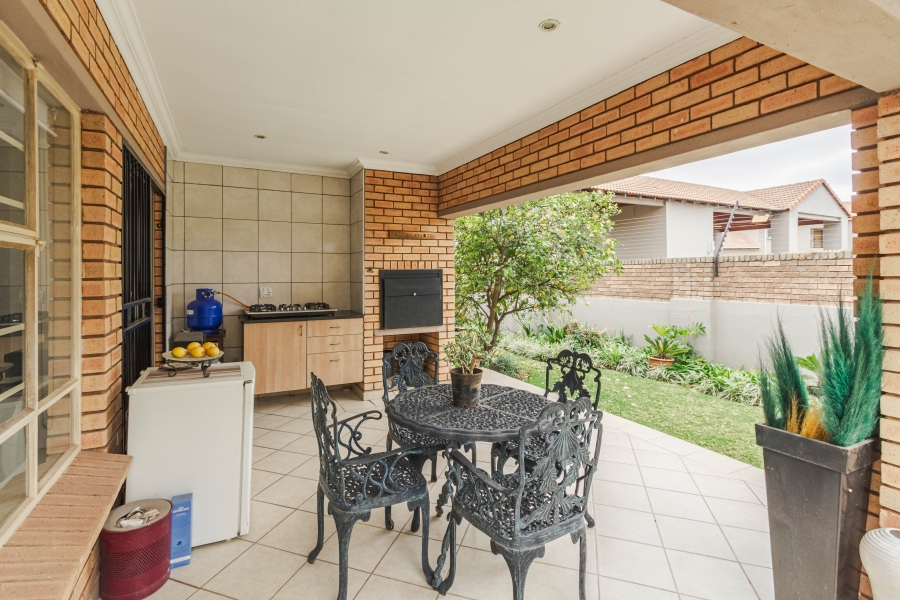 3 Bedroom Property for Sale in Silver Lakes Gauteng