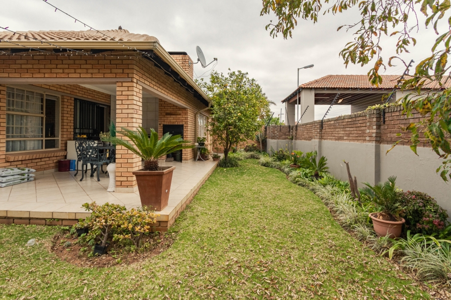 3 Bedroom Property for Sale in Silver Lakes Gauteng