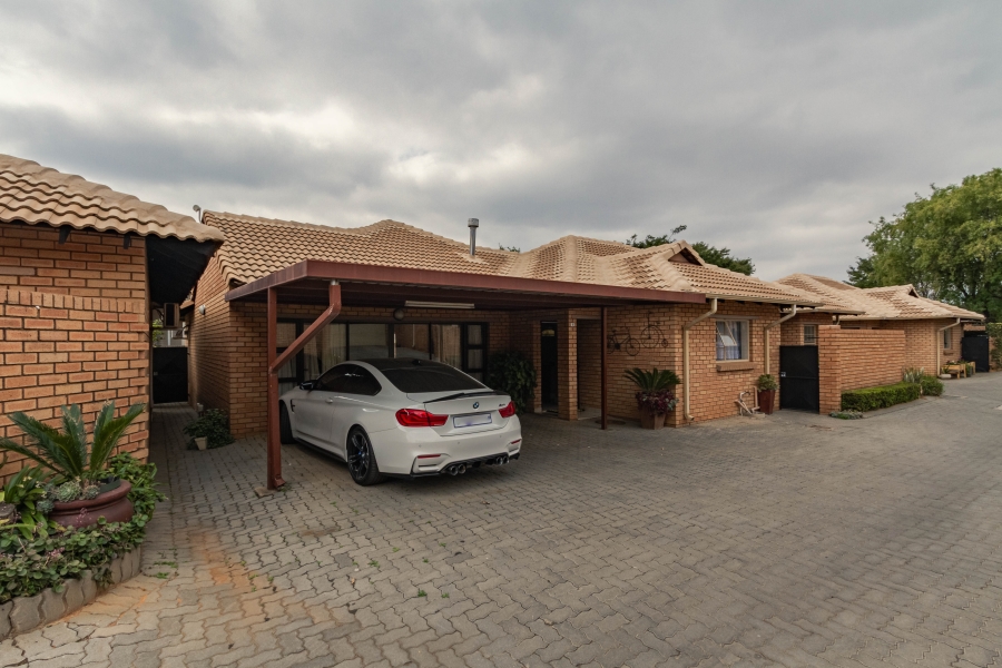3 Bedroom Property for Sale in Silver Lakes Gauteng