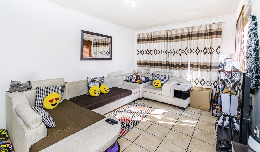 2 Bedroom Property for Sale in Die Hoewes Gauteng